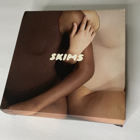 NWT -  Skims Essential One Shoulder Bodysuit in Smoke size 2X/3X - Picture 3 of 7